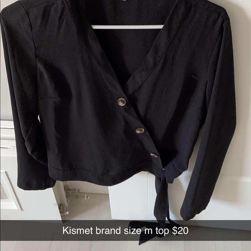 Women’s clothing, pics are cut off, if need for another pic lmk!